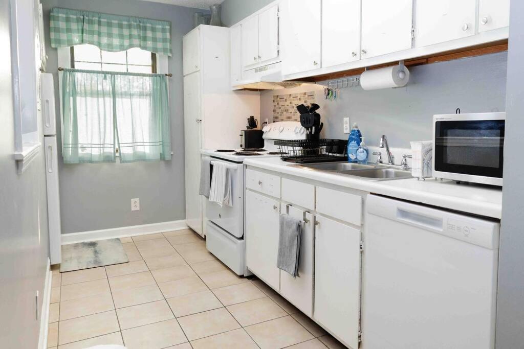Cozy 3-Bed Athens Getaway, Right Near Uga! Apartment ภายนอก รูปภาพ