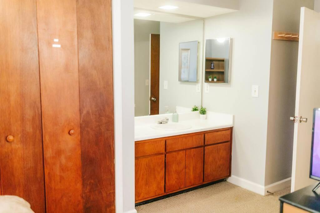 Cozy 3-Bed Athens Getaway, Right Near Uga! Apartment ภายนอก รูปภาพ