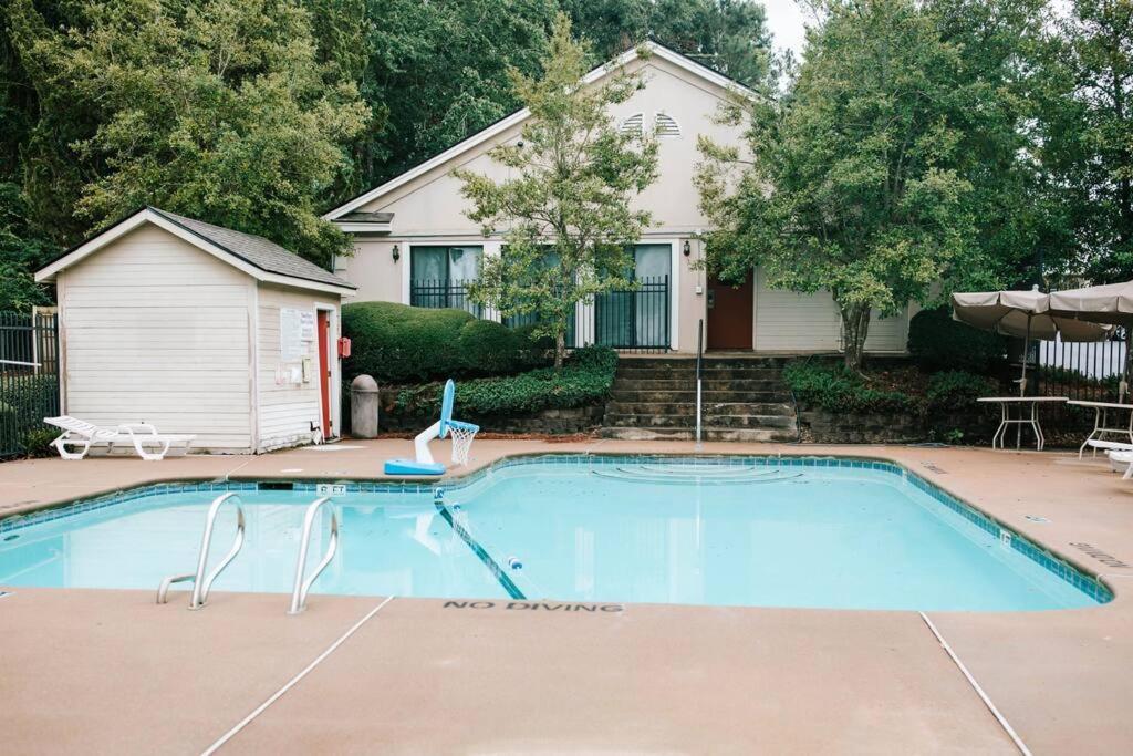 Cozy 3-Bed Athens Getaway, Right Near Uga! Apartment ภายนอก รูปภาพ
