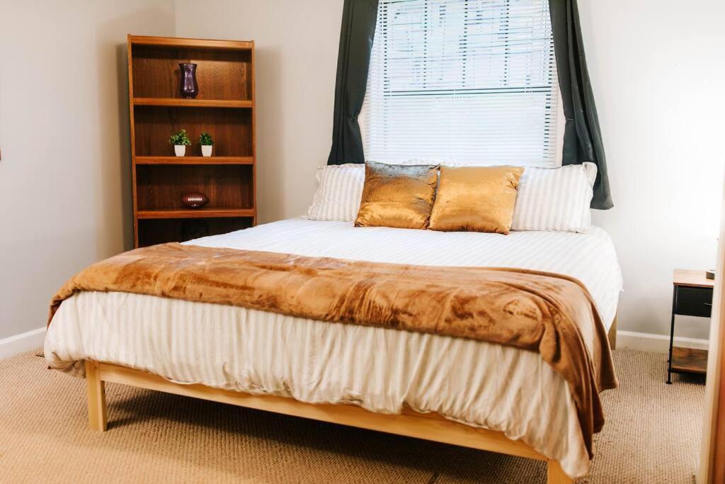 Cozy 3-Bed Athens Getaway, Right Near Uga! Apartment ภายนอก รูปภาพ